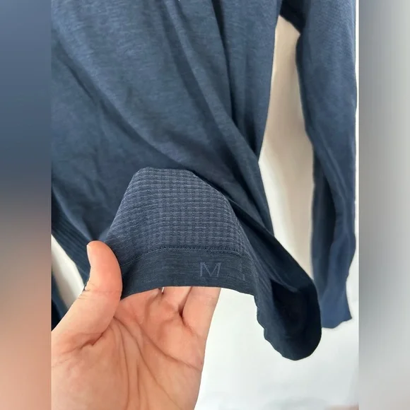 Lululemon Metal Vent Tech Long Sleeve 2.0 Mineral Blue / True Navy Medium - Picture 2 of 6